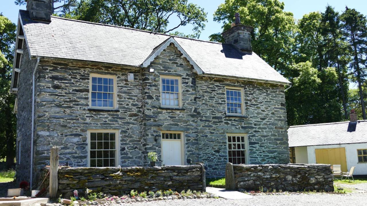 Cosy Ground Floor Disabled Friendly Room In Farm House Llandderfel Exterior foto