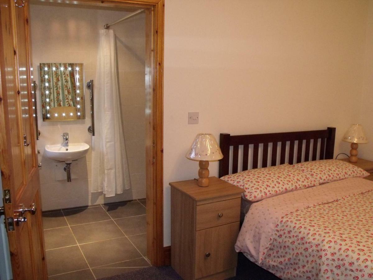 Cosy Ground Floor Disabled Friendly Room In Farm House Llandderfel Exterior foto