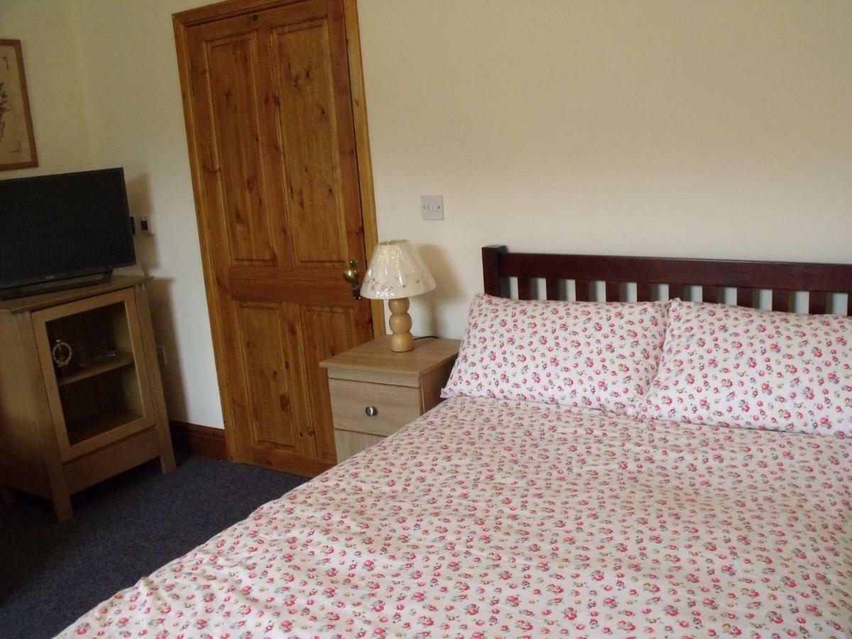Cosy Ground Floor Disabled Friendly Room In Farm House Llandderfel Exterior foto