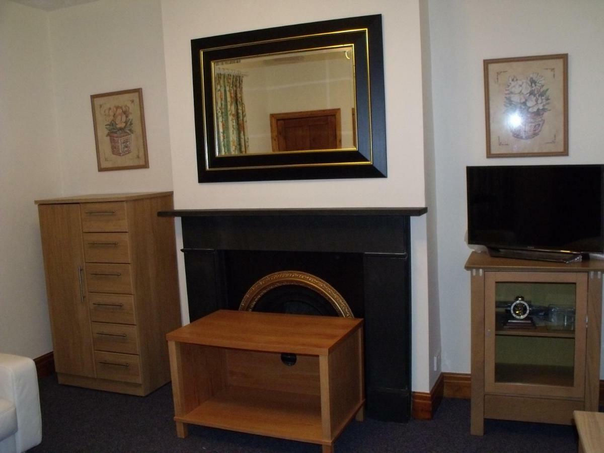 Cosy Ground Floor Disabled Friendly Room In Farm House Llandderfel Exterior foto